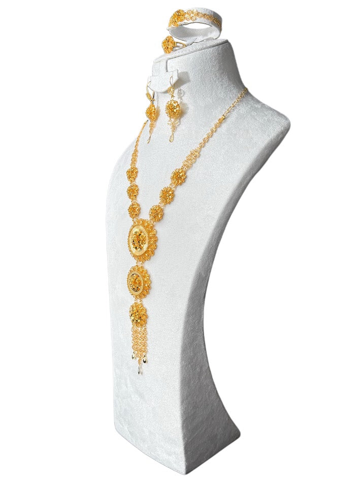 22K Gold Necklace & Ring & Earrings 88.16g