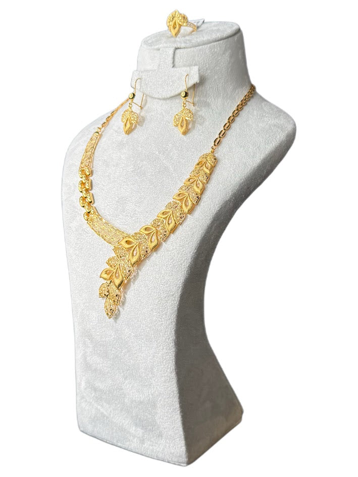 22K Gold Necklace & Ring & Earrings 33.06g