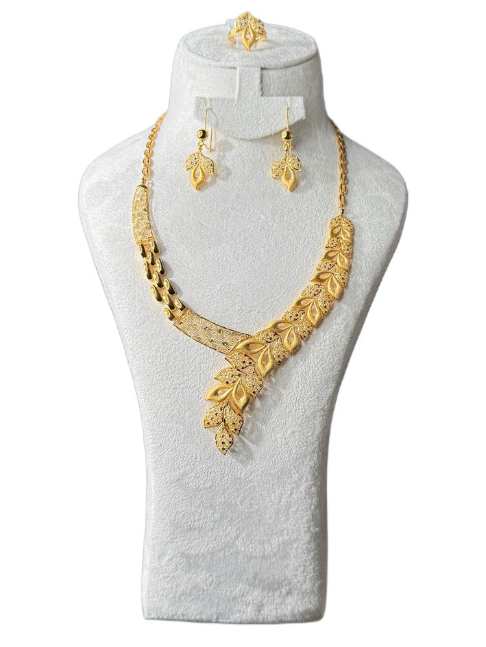 22K Gold Necklace & Ring & Earrings 33.06g
