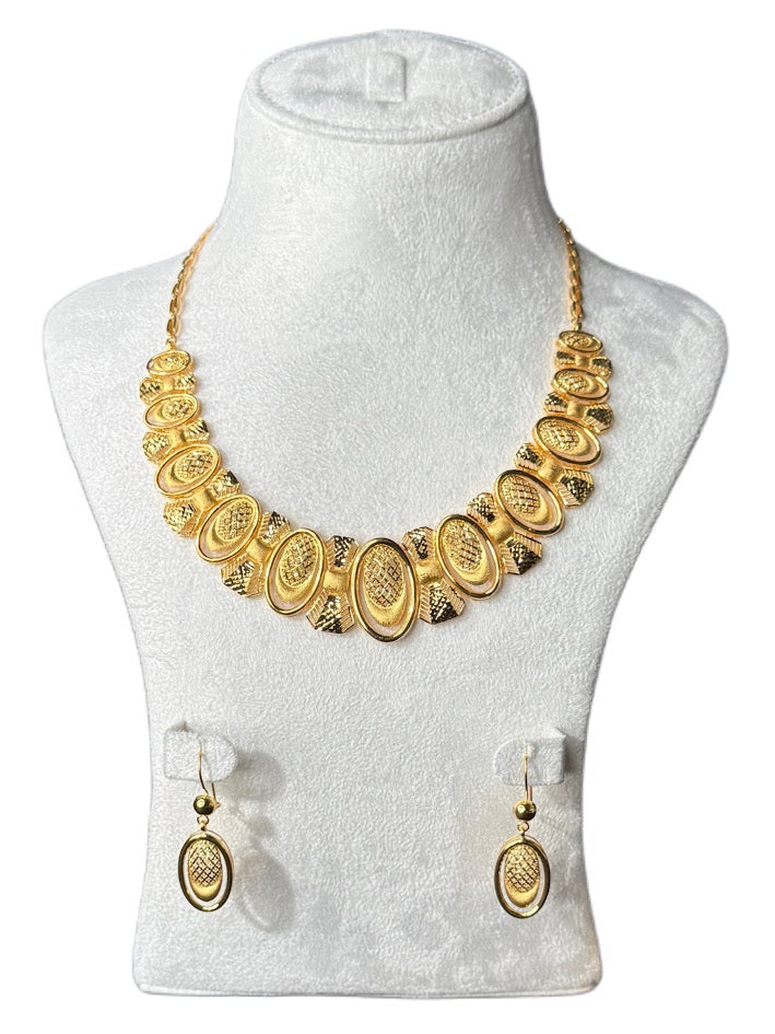 22K Gold Necklace & Ring & Earrings 36.95g