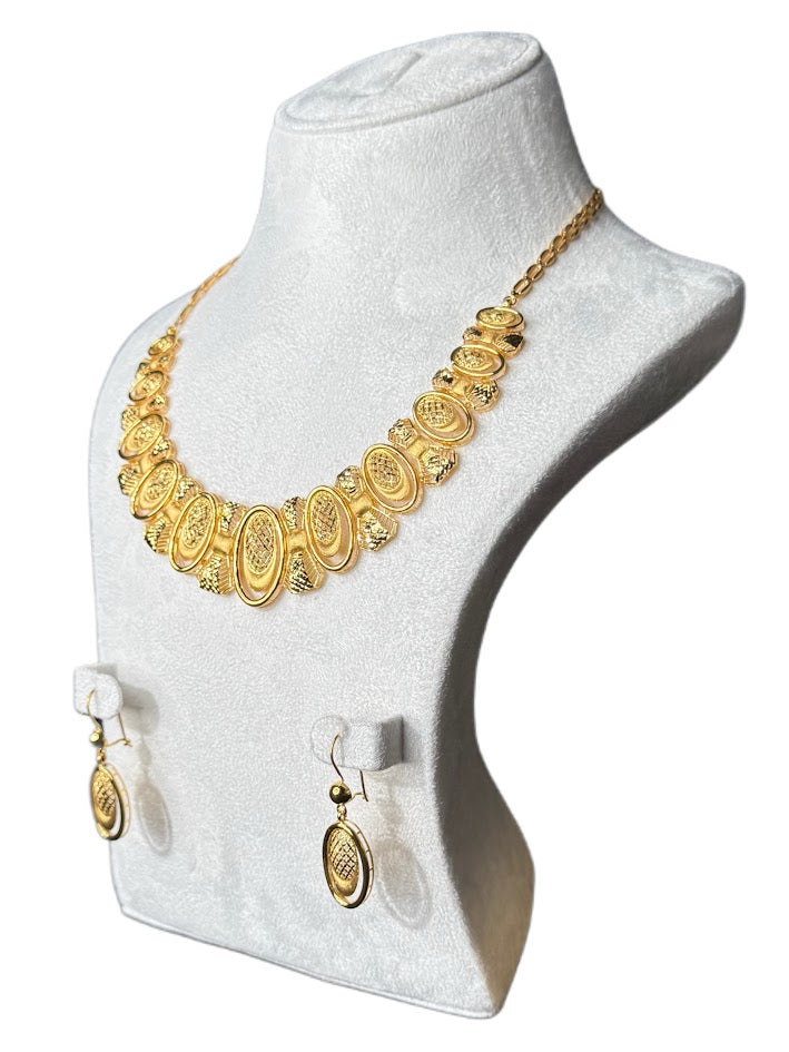 22K Gold Necklace & Ring & Earrings 36.95g