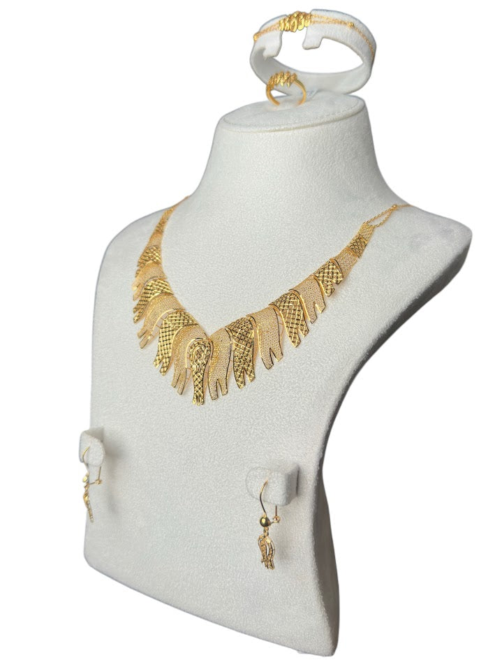 22K Gold Necklace & Ring & Earrings 23.87g
