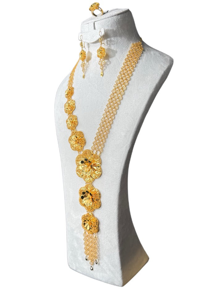 22K Gold Necklace & Ring & Earrings 111.93g