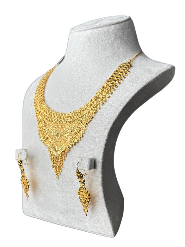 22K Gold Necklace &Earrings 25.99g