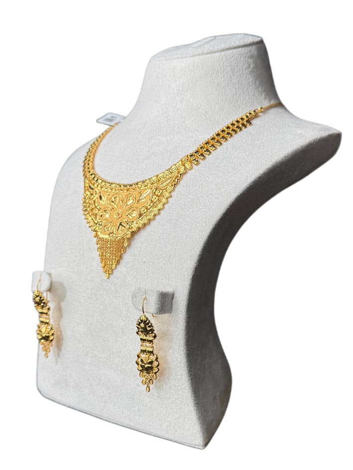 22K Gold Necklace & Ring & Earrings 19.77g