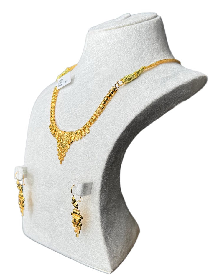 22K Gold Necklace & Ring & Earrings 8.97g