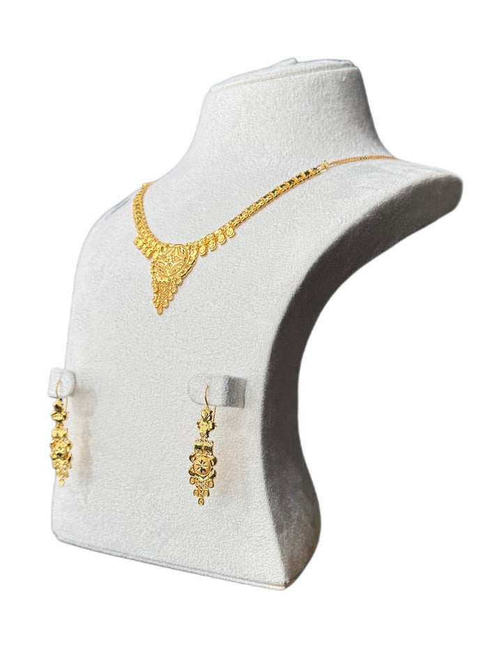 22K Gold Necklace & Ring & Earrings 9.04g