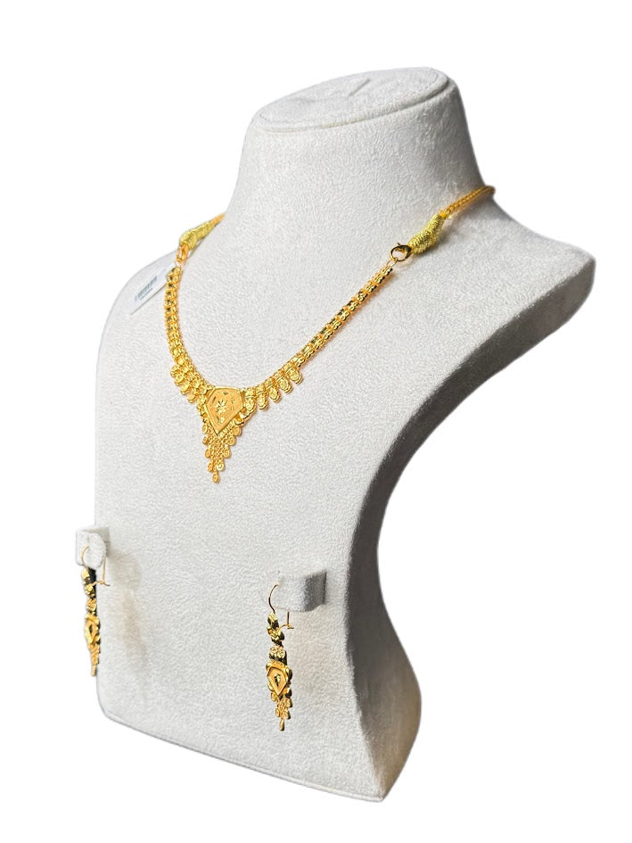 22K Gold Necklace & Ring & Earrings 9.13g