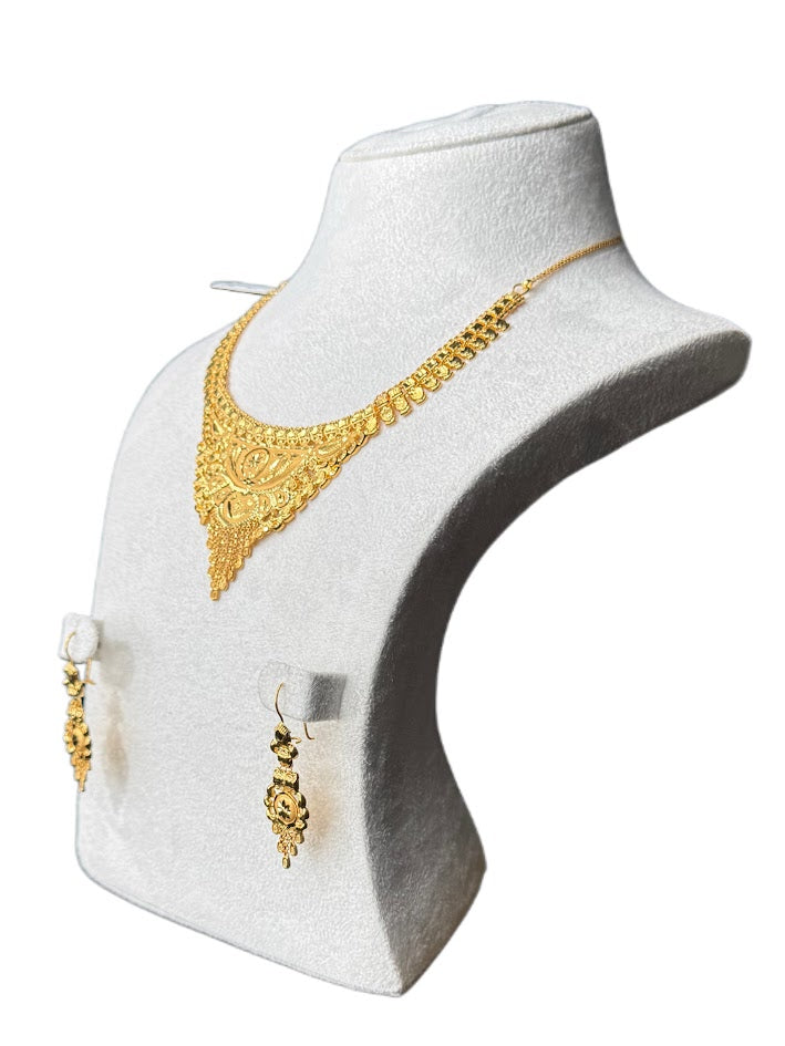 22K Gold Necklace & Ring & Earrings 16.09g