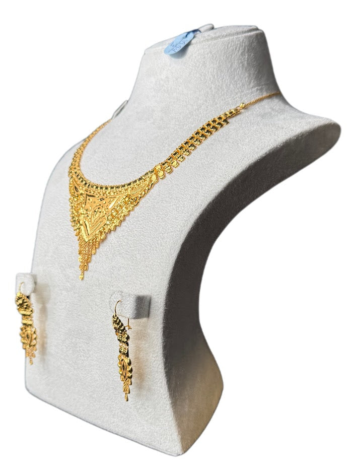 22K Gold Necklace & Earrings 17.48g