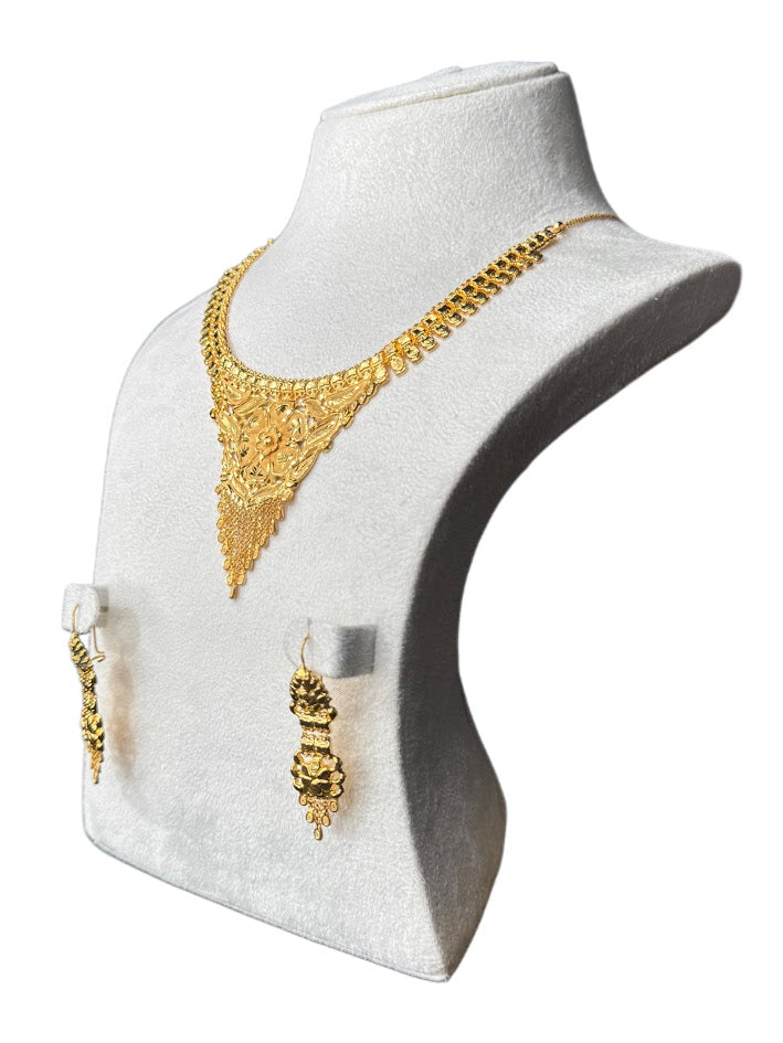 22K Gold Necklace & Earrings 17.24g