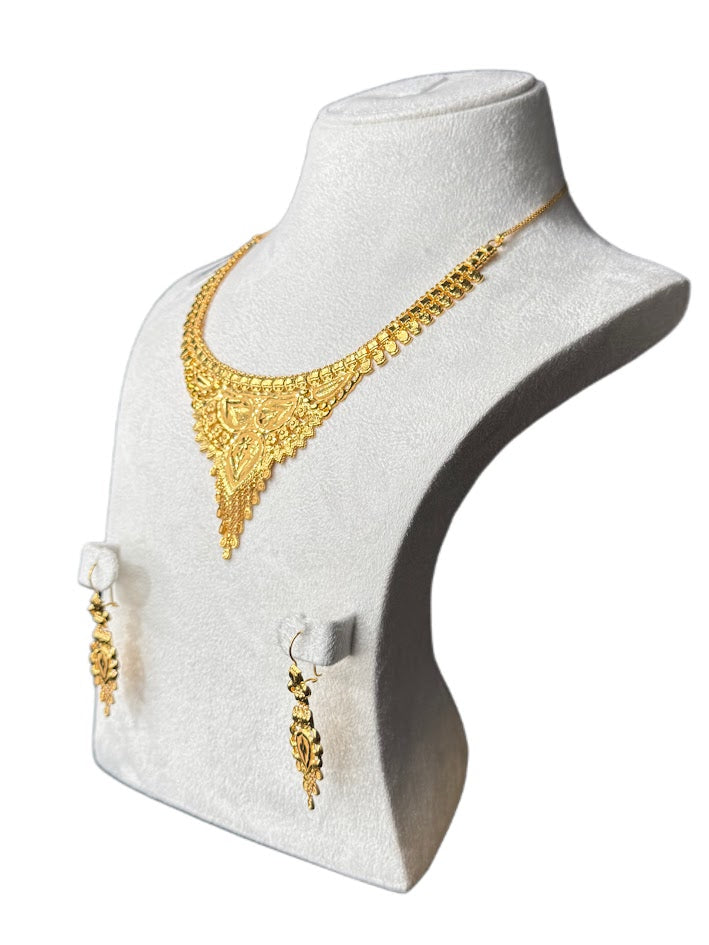 22K Gold Necklace & Earrings 15.96g