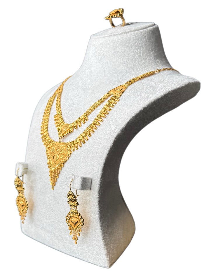 22K Gold Necklace & Ring & Earrings 30.04g