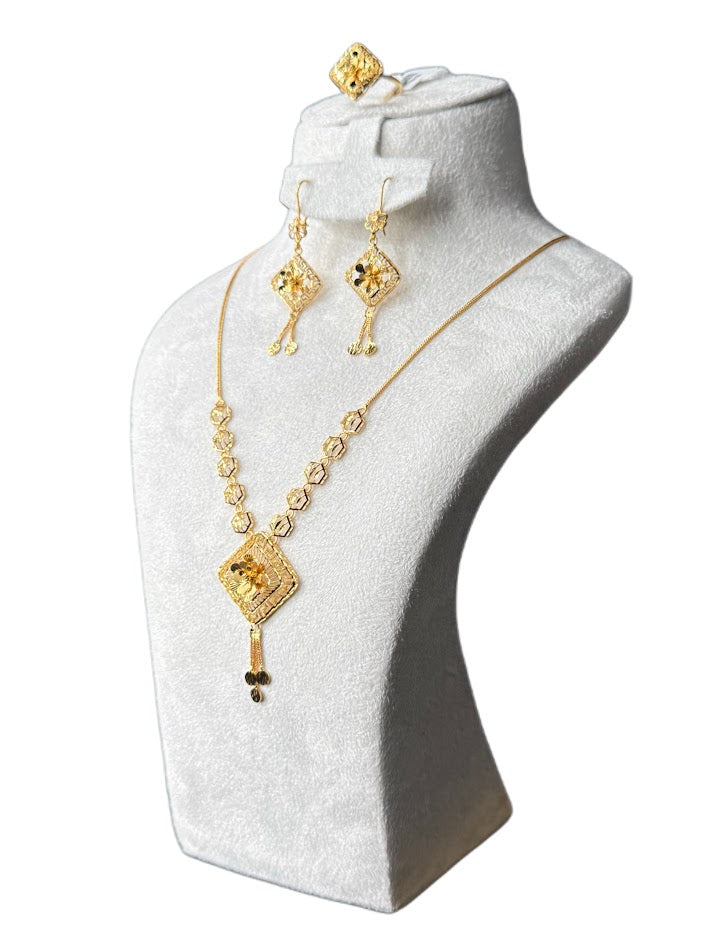 22K Gold Necklace & Ring & Earrings 16.84g