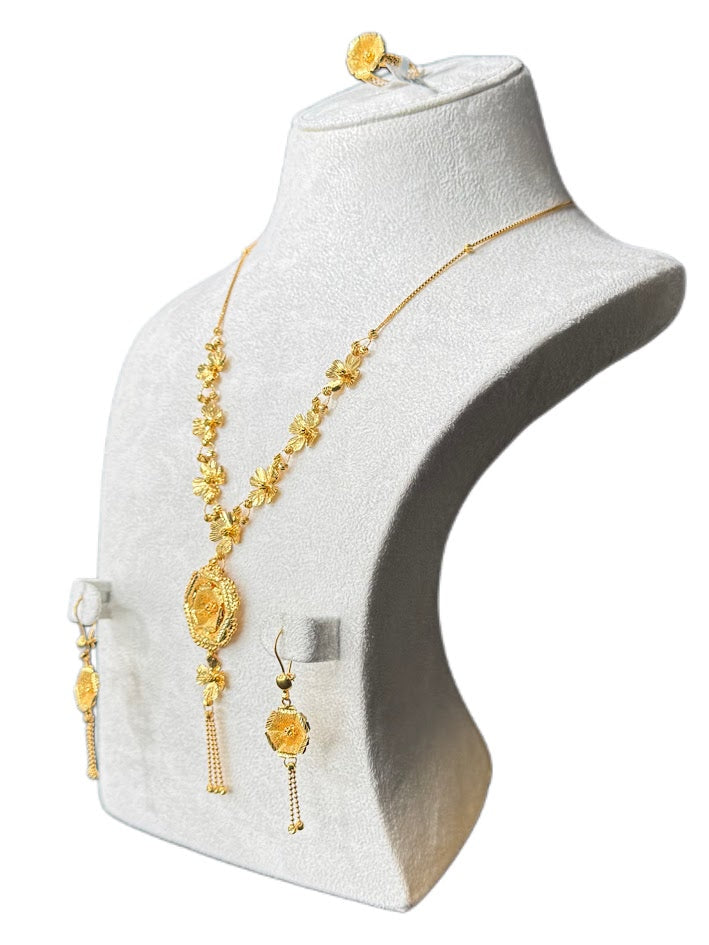 22K Gold Necklace & Ring & Earrings 20.92g