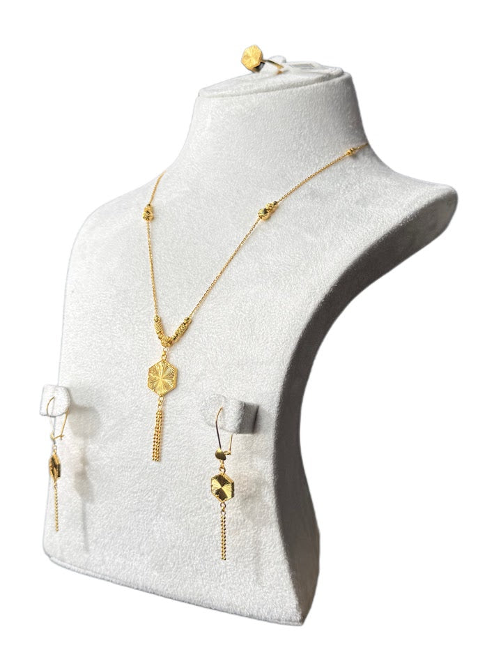 22K Gold Necklace & Ring & Earrings 16.23g