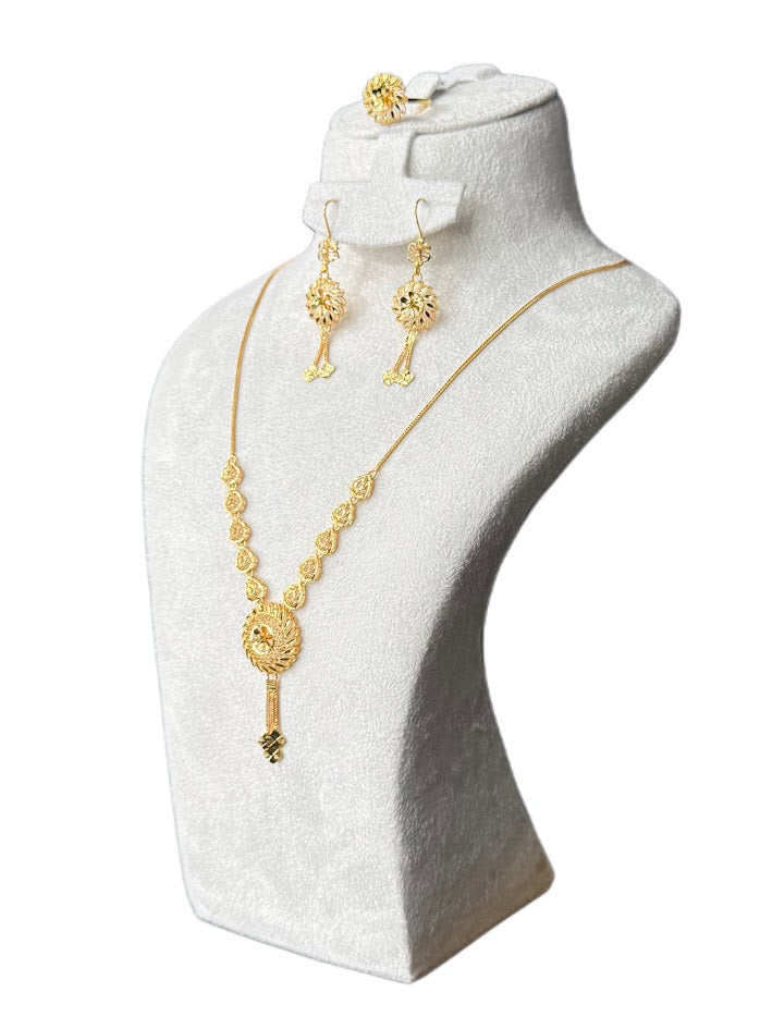 22K Gold Necklace & Ring & Earrings 15.1g