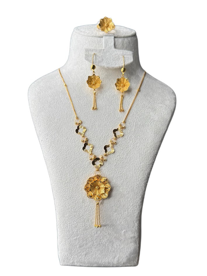 22K Gold Necklace & Ring & Earrings 19.83g