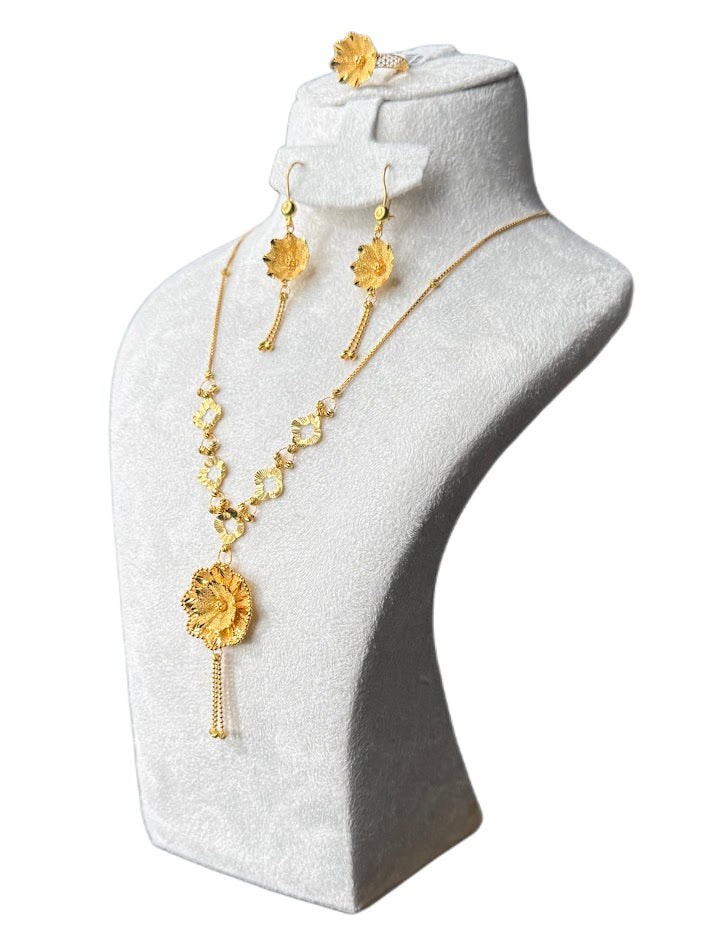 22K Gold Necklace & Ring & Earrings 19.83g