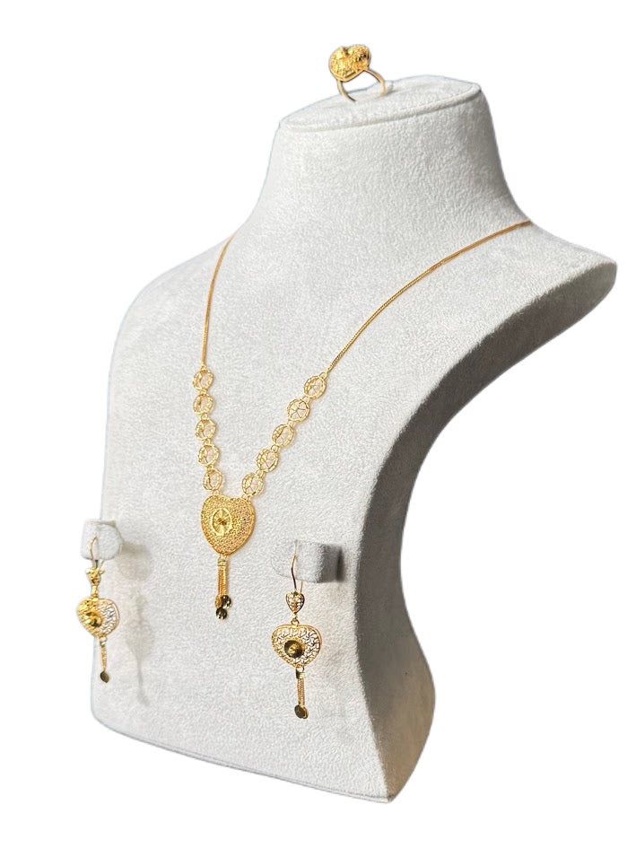 22K Gold Necklace & Ring & Earrings 15.6g