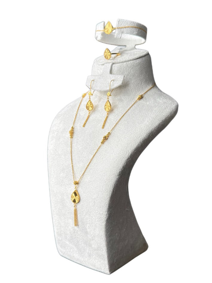 22K Gold Necklace, Ring & Earrings 21.01g