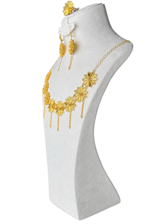 22K Gold Necklace & Ring & Earrings 75.9g