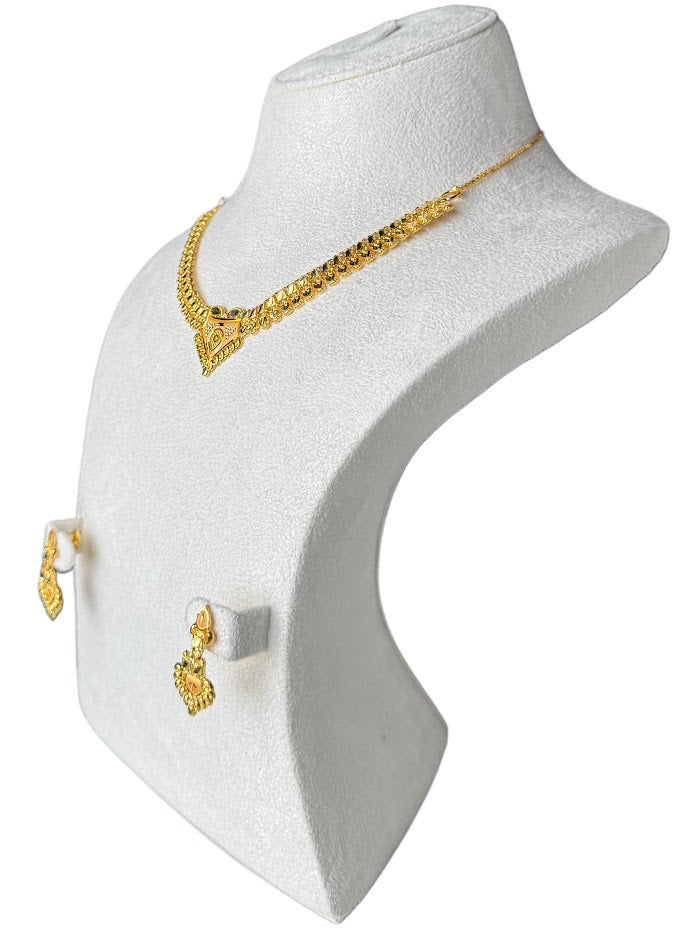 22K Gold Necklace & Ring & Earrings 9.15g