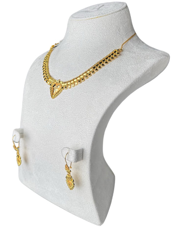 22K Gold Necklace& Earrings 8.96g